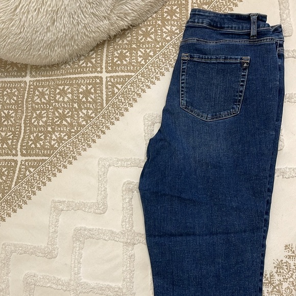 Maurice, Mid Rise Crops, Size 16 - Picture 4 of 5